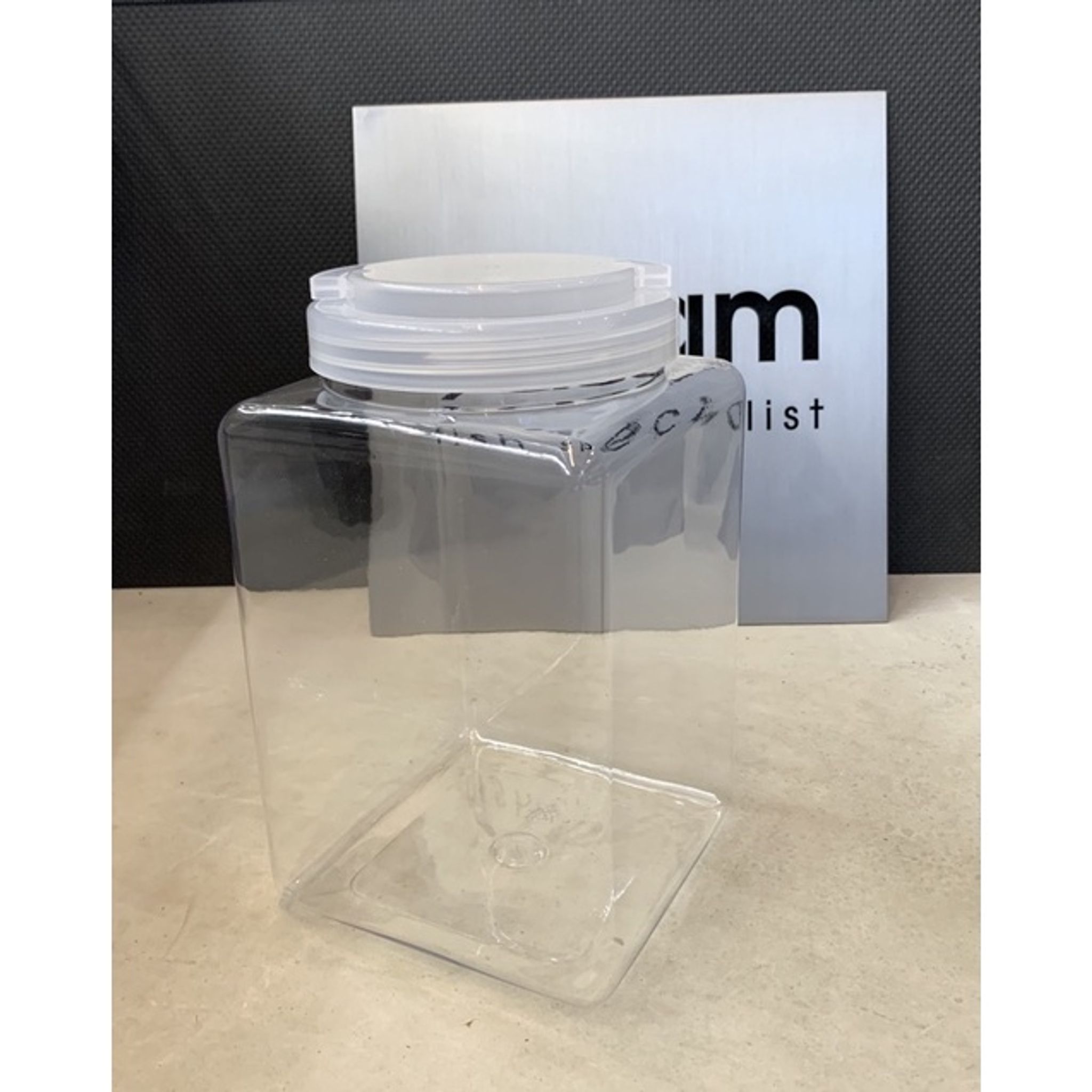 SU Clear Container