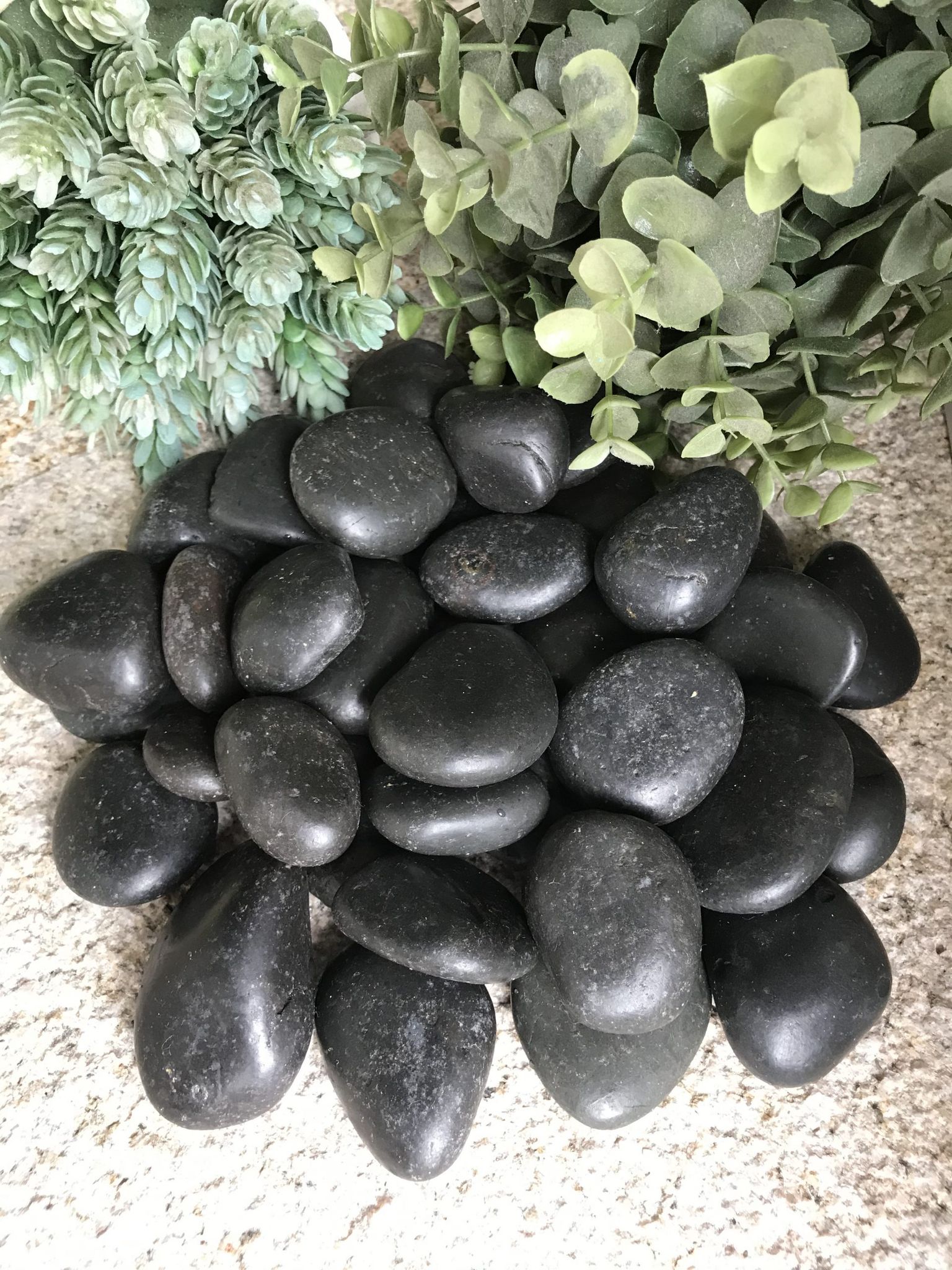 BLACK GLOSSY PEBBLE STONE (20kg)