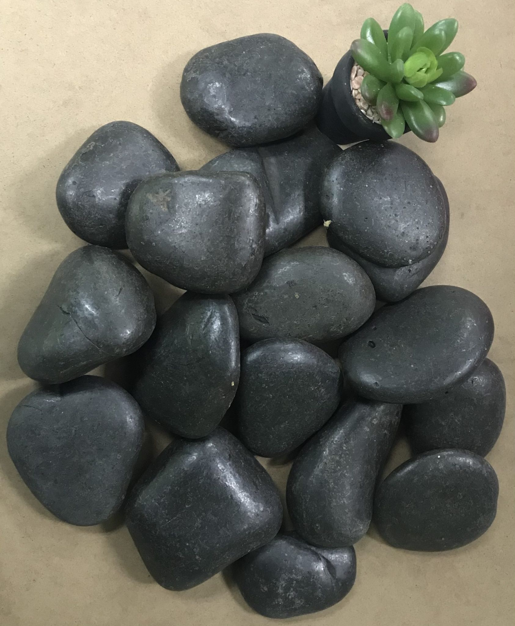 BLACK GLOSSY PEBBLE STONE (20kg)