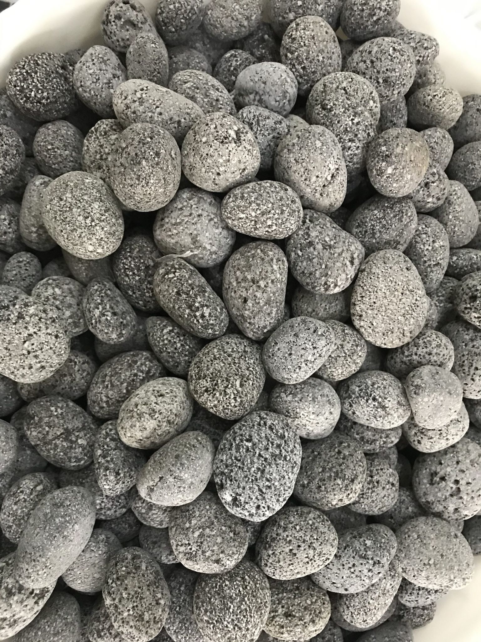 BLACK LAVA PEBBLE STONE (20kg)