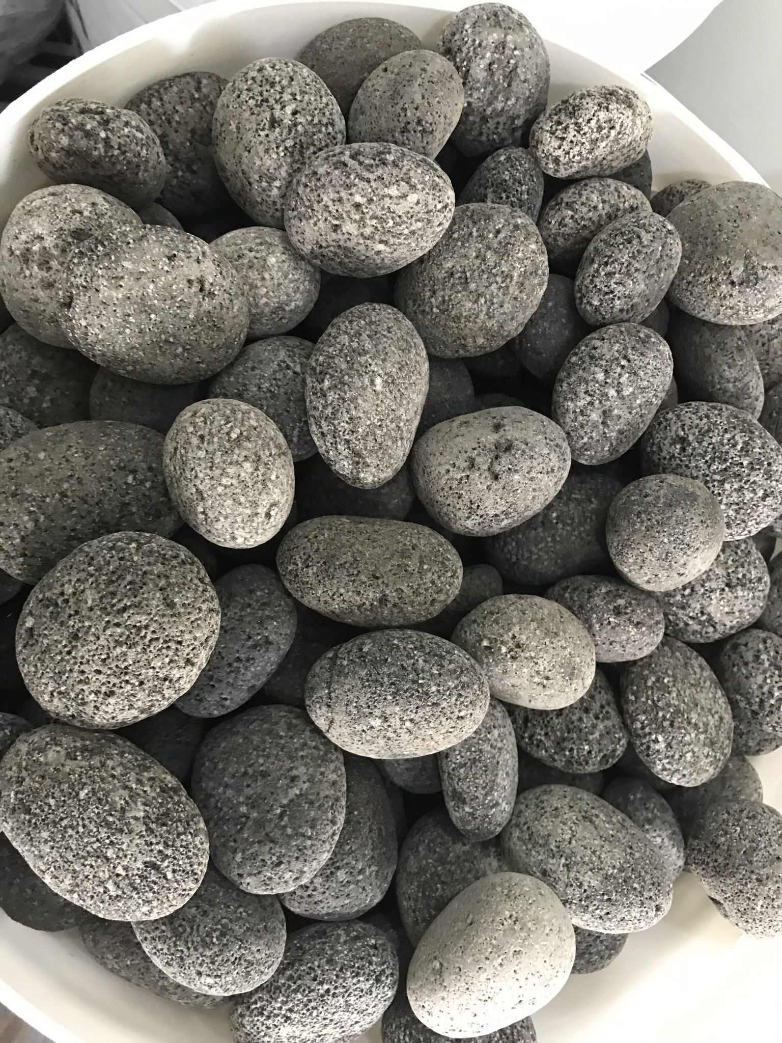 BLACK LAVA PEBBLE STONE (20kg)