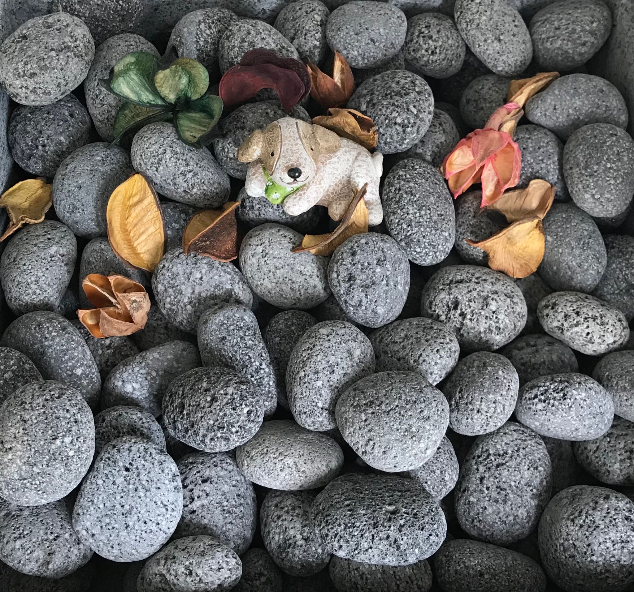 BLACK LAVA PEBBLE STONE (20kg)
