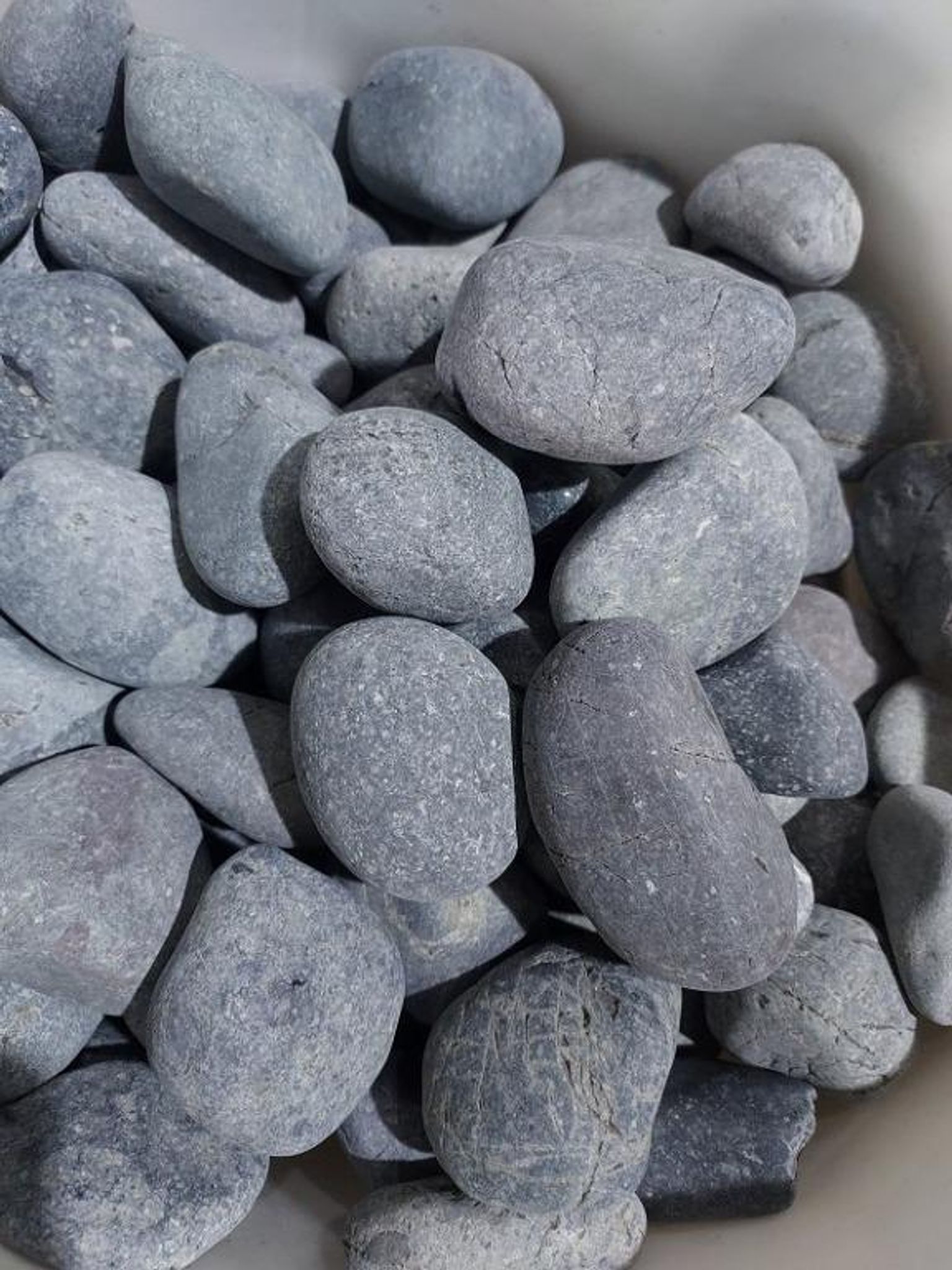 DARK GREY PEBBLE STONE (20kg)