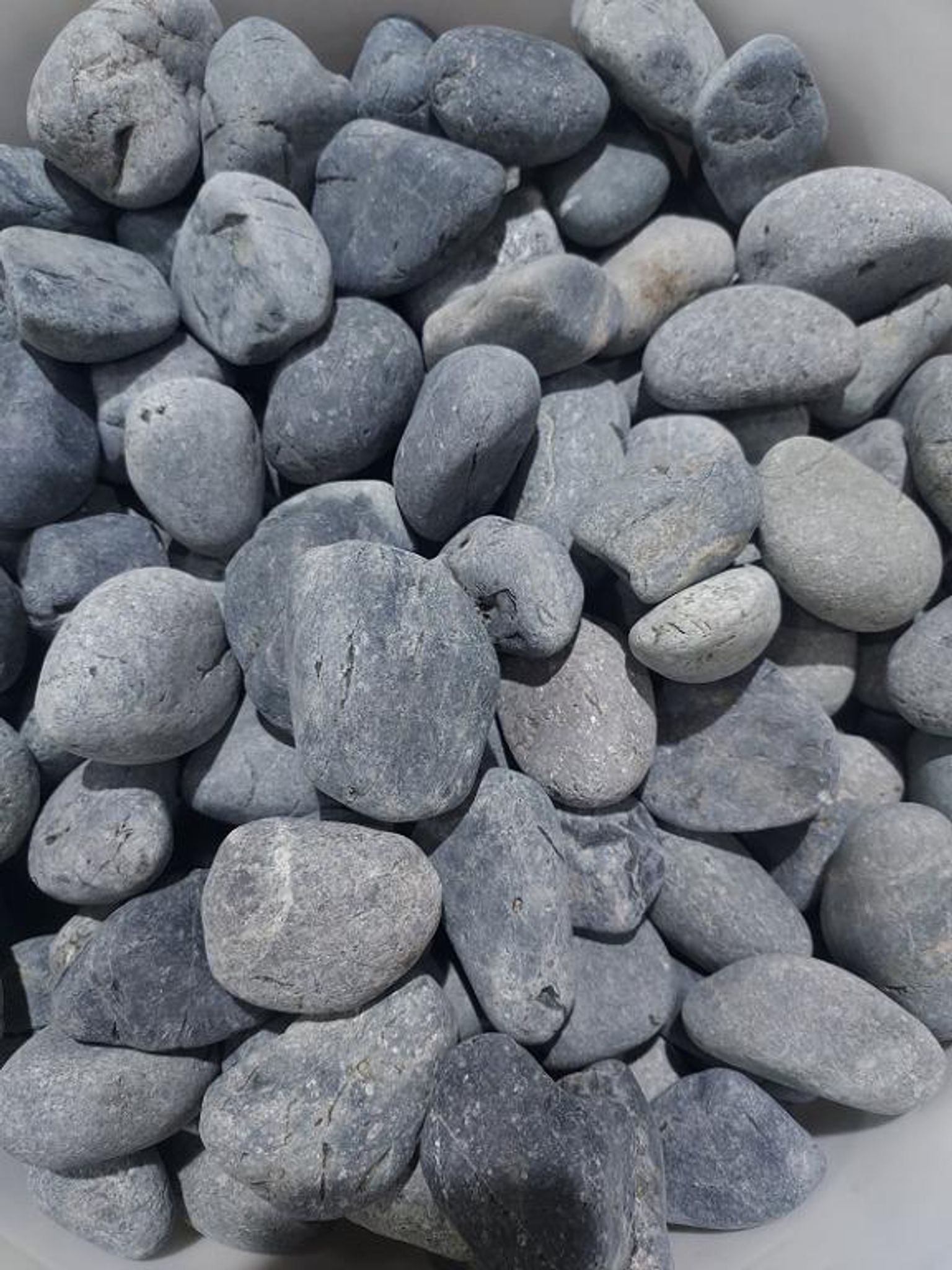 DARK GREY PEBBLE STONE (20kg)