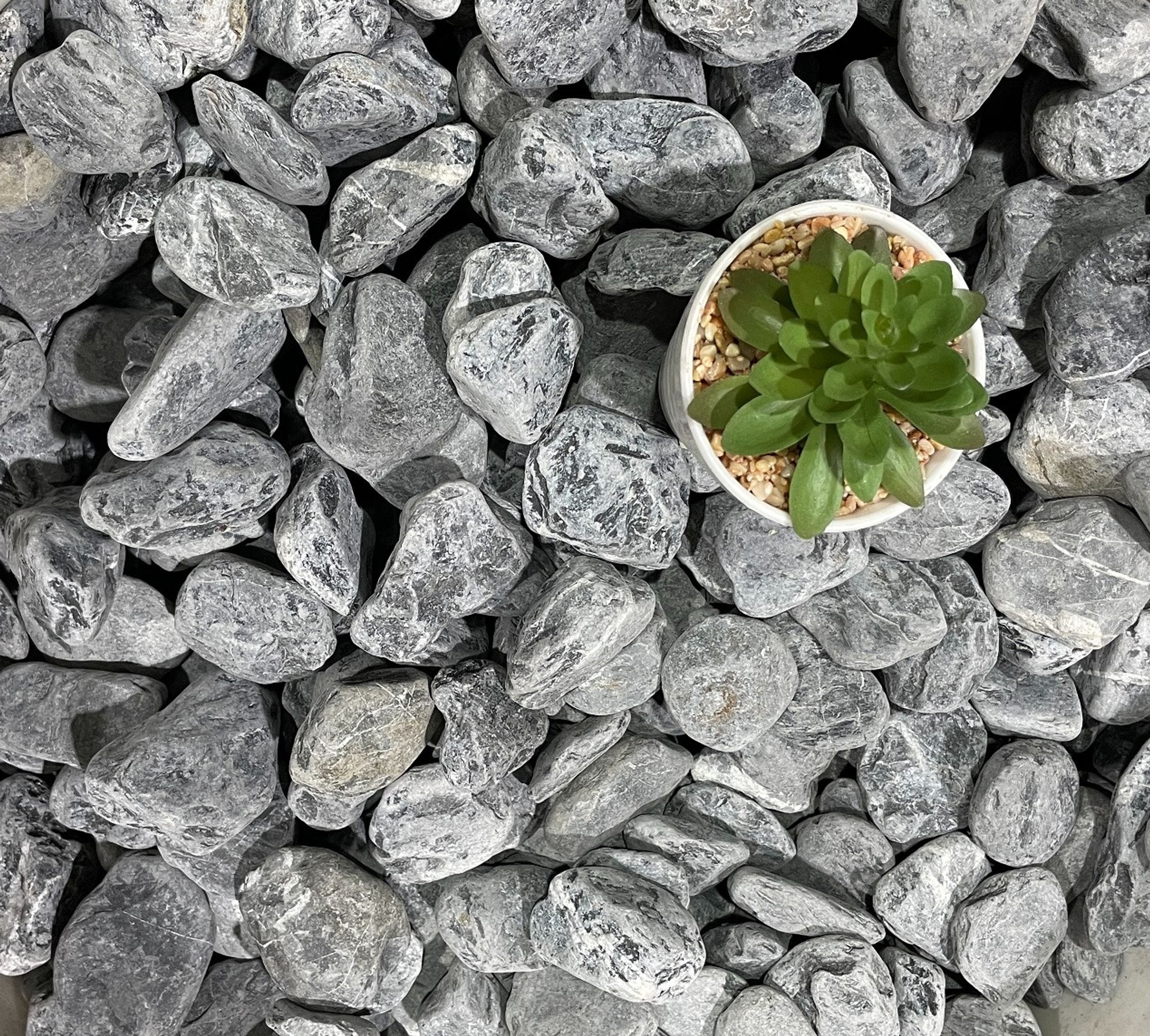 DARK GREY PEBBLE STONE (20kg)