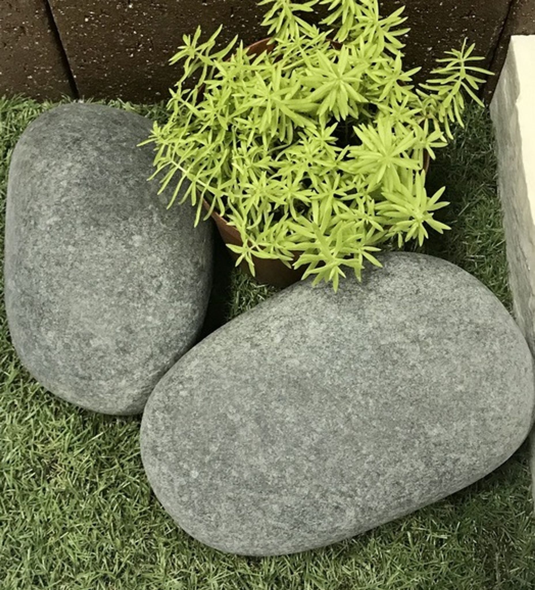 DARK GREY PEBBLE STONE (JUMBO) (20kg)