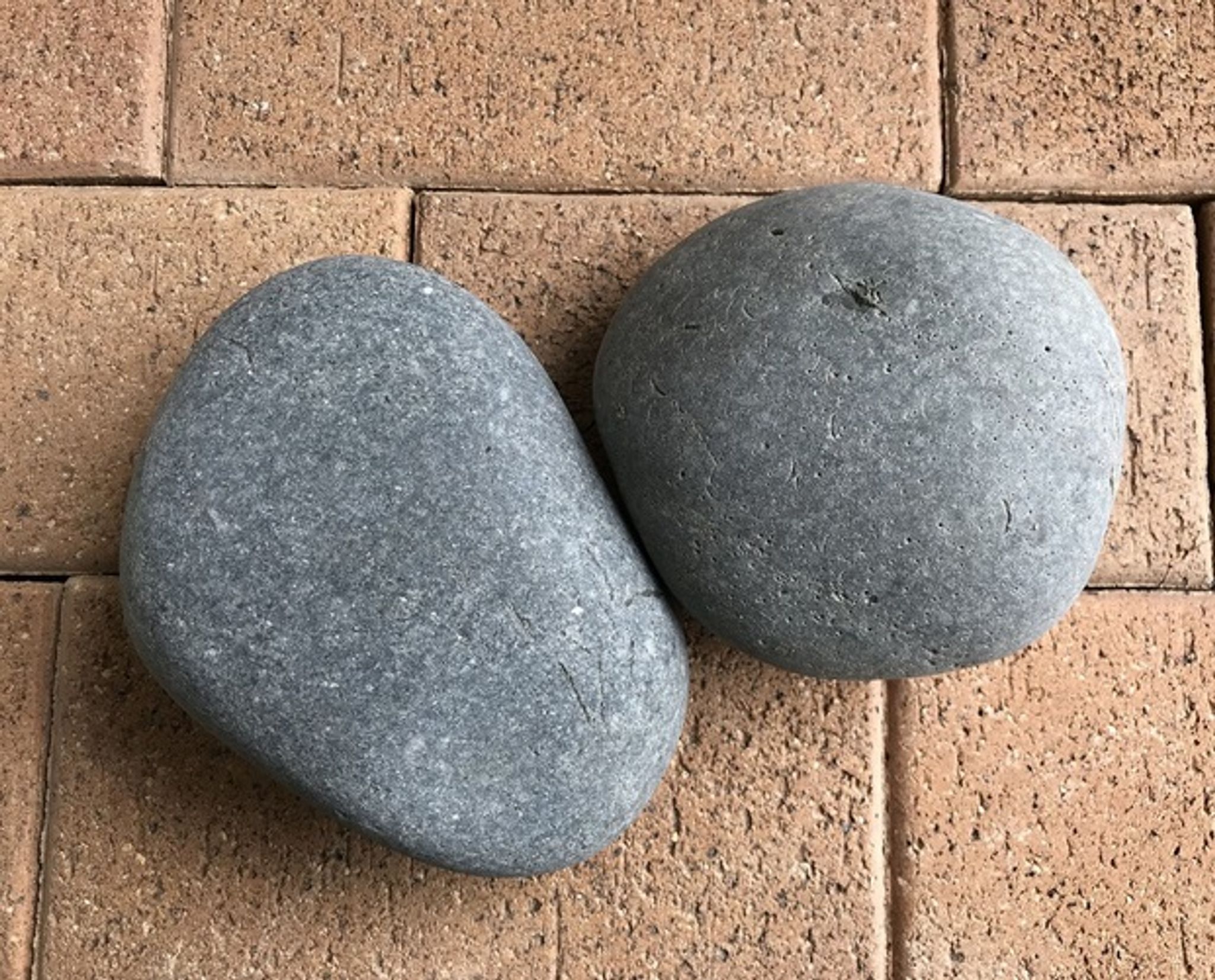 DARK GREY PEBBLE STONE (JUMBO) (20kg)