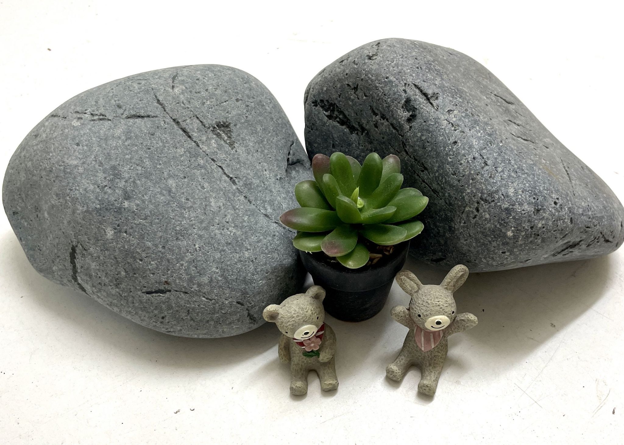 DARK GREY PEBBLE STONE (JUMBO) (20kg)