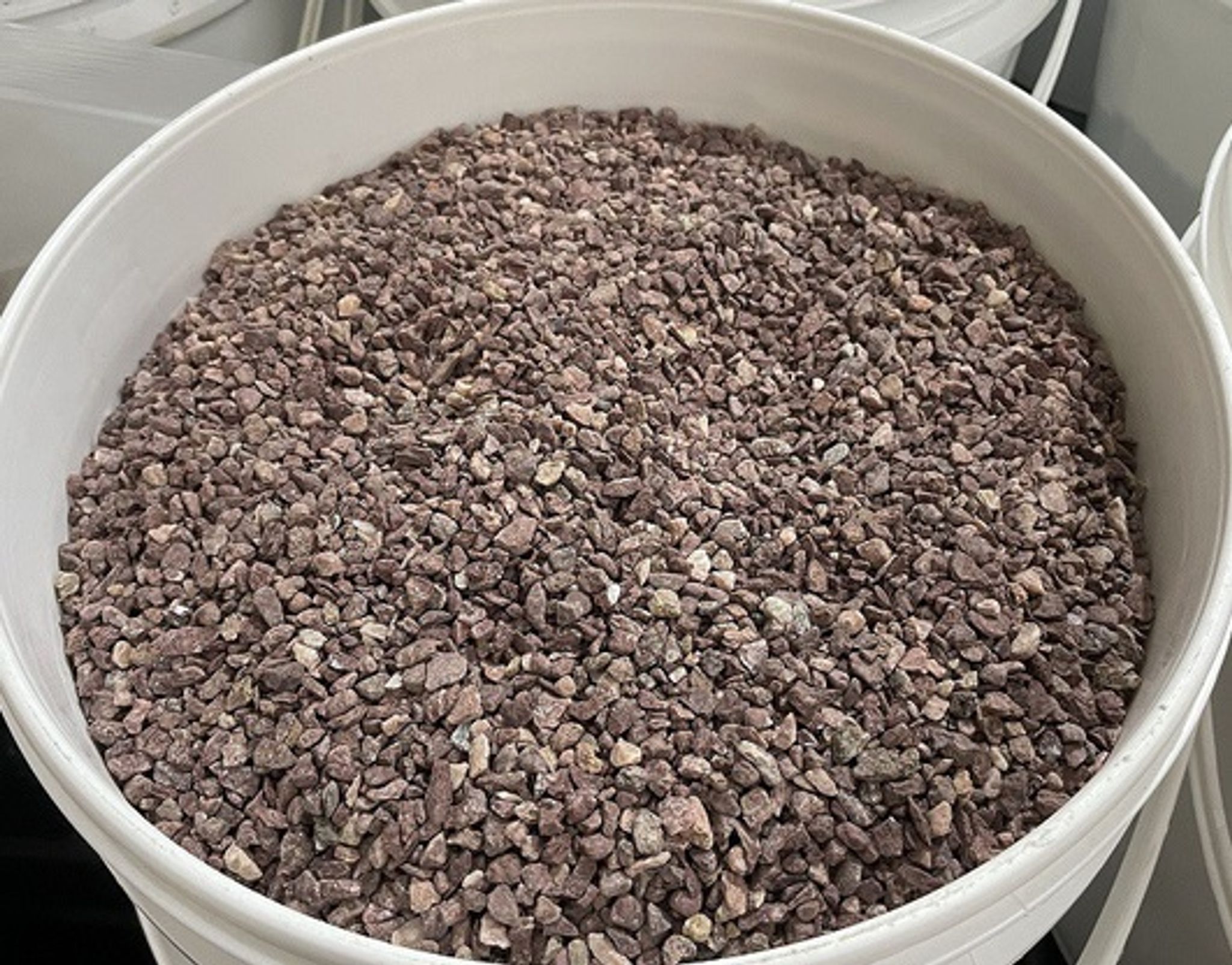 DARK MAROON PEBBLES (20kg)