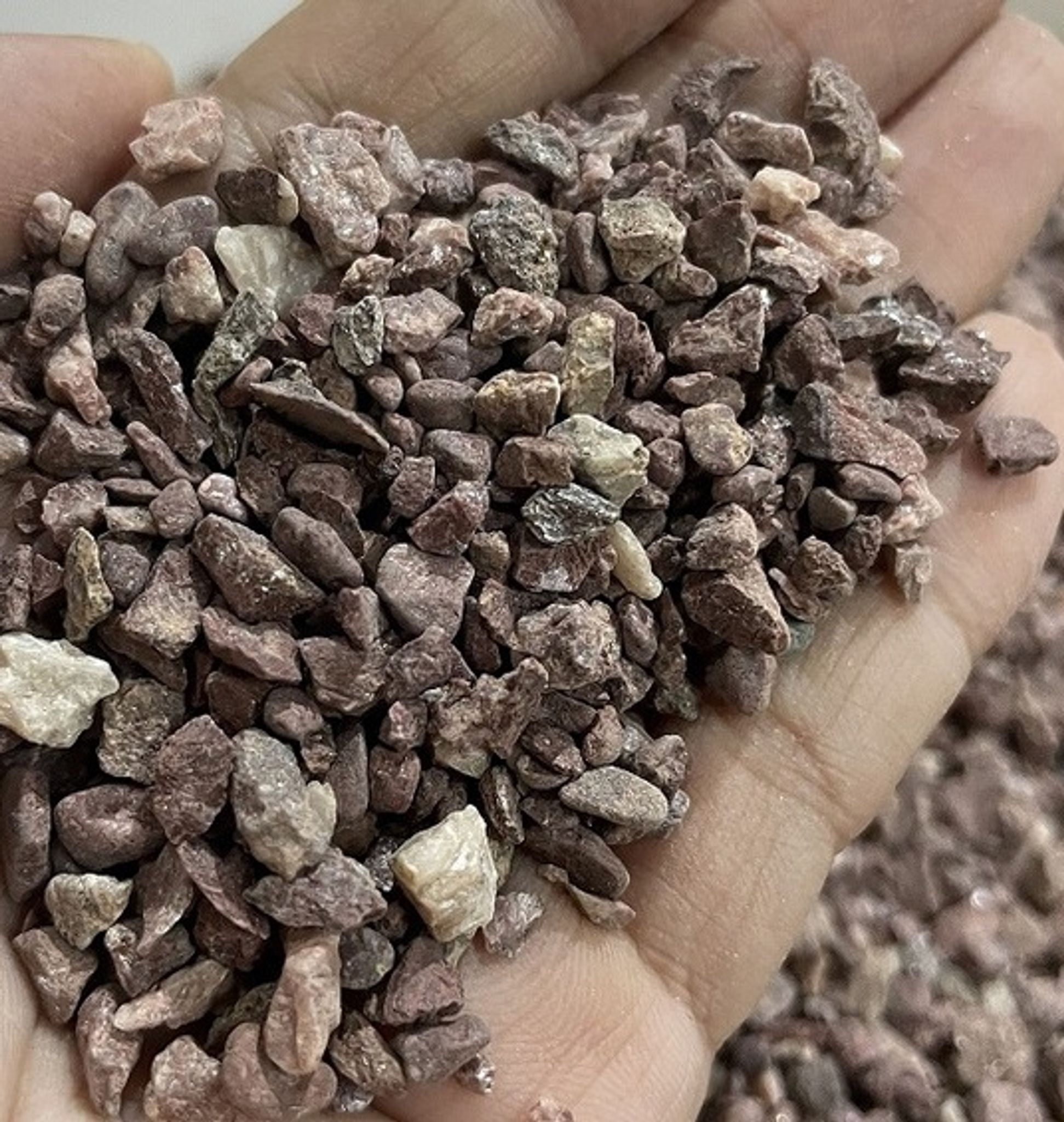 DARK MAROON PEBBLES (20kg)