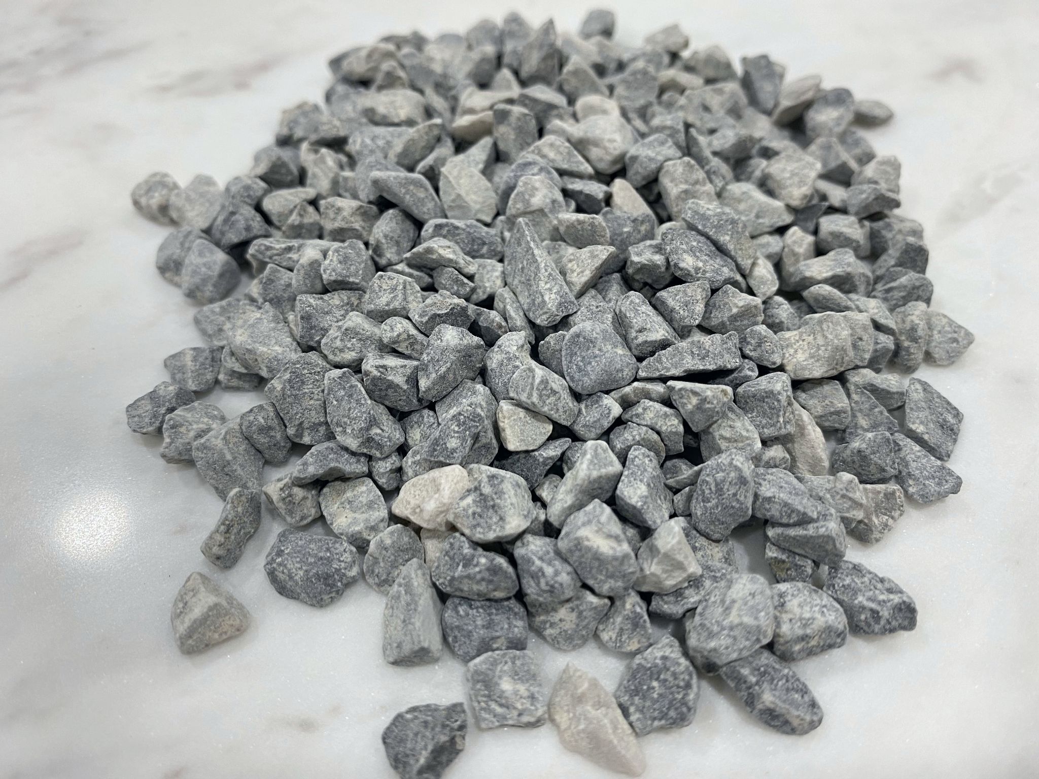 GREY PEBBLES (CHIPPING) (20kg)