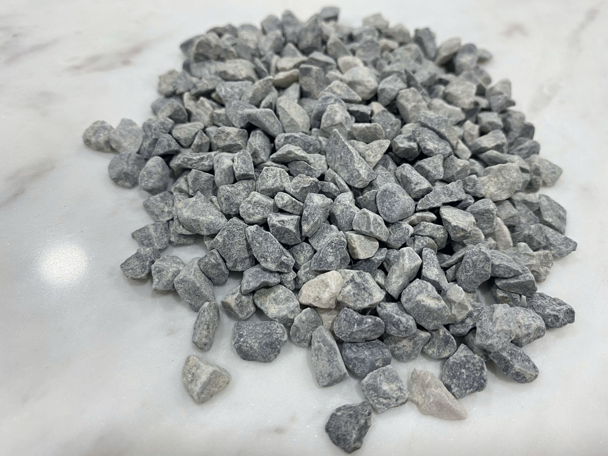 GREY PEBBLES (CHIPPING) (20kg)
